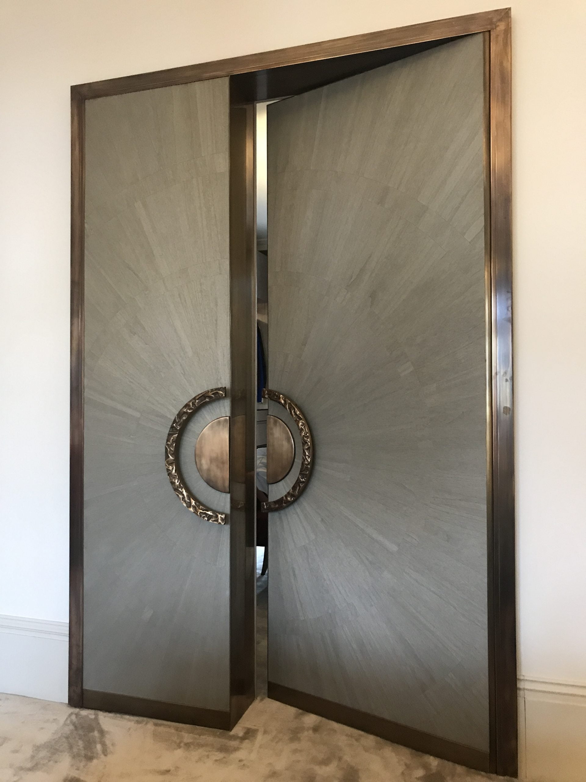 Kensingto_ Gate_W8_Sunburst_Door_ Dressing_Room